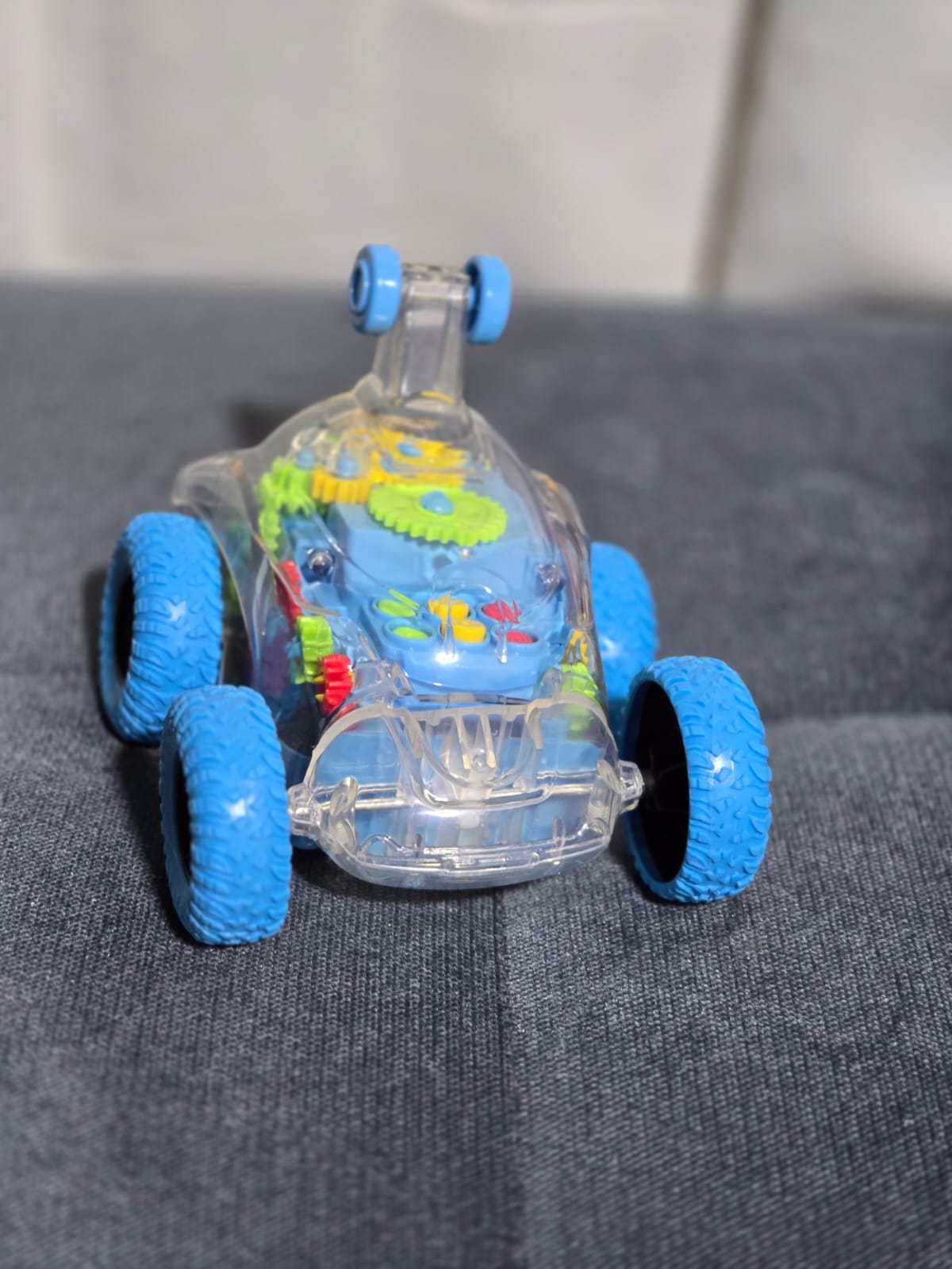 Coche eléctrico con ruedas de 360 grados